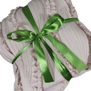 NWOT! DAISY FUENTES! SHABBY CHIC PINK W/EMBROIDERED FABRIC WAVES COMFORTER!SZ KG